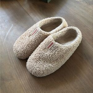 Bombas Women's Fuzzy Cream Slippers